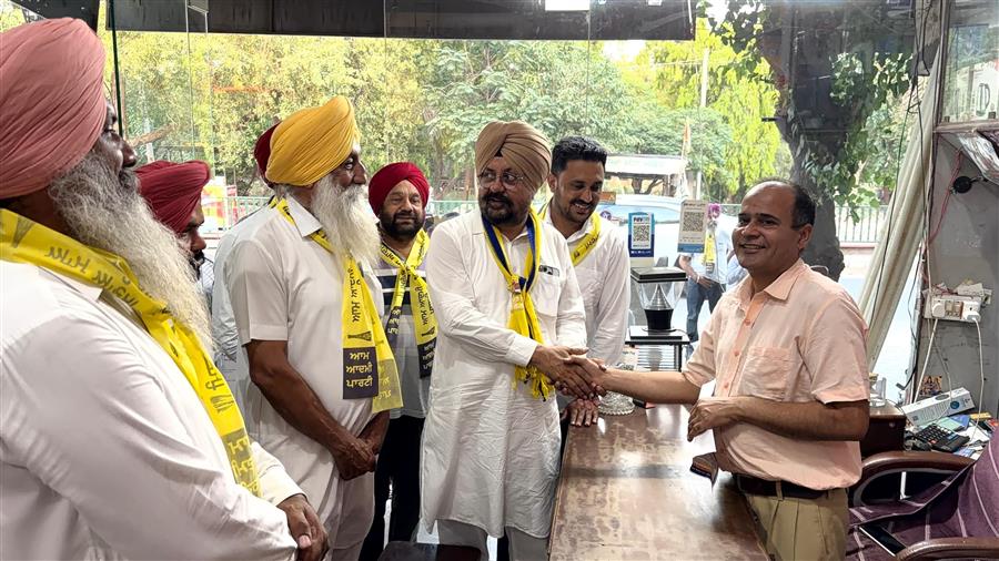 चेयरमैन दलवीर सिंह ढिल्लों ने धूरी के वार्ड नंबर 21 में घर-घर जाकर किया चुनाव प्रचार
