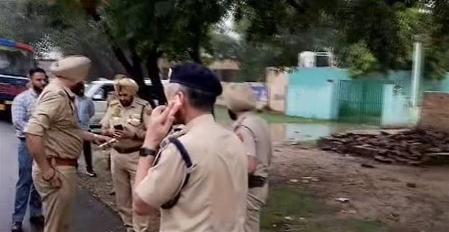 अमृतसर में एक ही दिन में 40 ड्रग तस्कर गिरफ्तार, इलाके में भगदड़