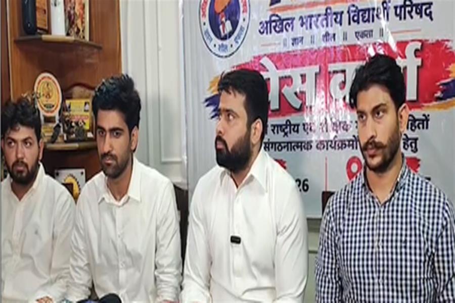 पंजाब यूनिवर्सिटी छात्रसंघ चुनाव में जीत के बाद गुरुद्वारा साहिब पहुंचे अंकित बिडलान, कहा- जेन-जी साथ...