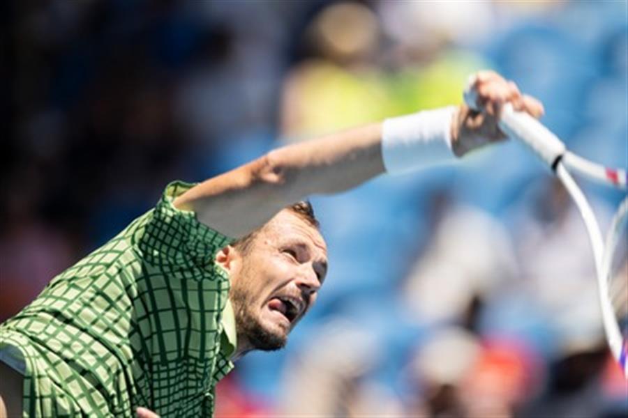 China Open: बीच मैच में फैन को लगा मेदवेदेव का शॉट, बीच मैच में डिस्क्वालिफाई, फाइनल में पहुंचे जोकोविच