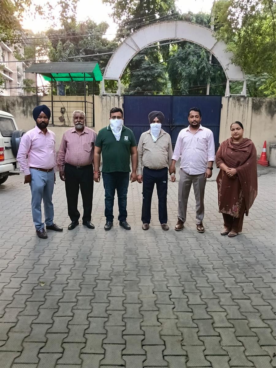 विजीलेंस ब्यूरो ने 4,000 रुपये रिश्वत लेते पटवारी और उसके एजेंट को रंगे हाथों दबोचा