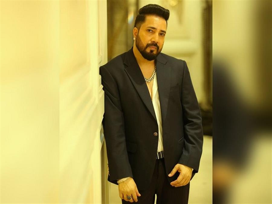 दलेर मेहंदी के शो पर मंत्री की नाराजगी को लेकर मीका सिंह का तंज, बोले- 'ऑडियंस तो खुश थी'