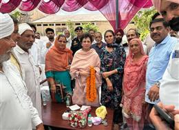 रतिया में जनसुनवाई : सांसद कुमारी सैलजा ने अधिकारियों को दिए सख्त निर्देश, महंगाई पर केंद्र सरकार को घेरा