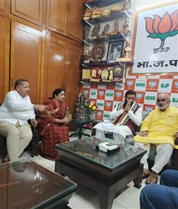 मुख्यमंत्री नायब सिंह सैनी ने स्वर्गीय उषा गुप्ता को दी श्रद्धांजलि, गुप्ता परिवार से की आत्मीय भेंट