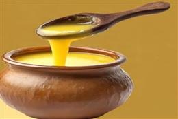 देसी घी में छिपा है सौंदर्य का खजाना, झुर्रियों और रूखी त्वचा से मिलेगी राहत