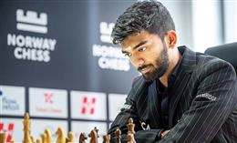 गुकेश लगातार तीसरा मैच हारे, चौथे राउंड में कार्लसन ने दी मात, स्टैंडिंग में सबसे निचले स्थान पर आए