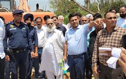 ऊर्जा मंत्री अनिल विज का तपती धूप में ऑपरेशन बाढ़ नियंत्रण, 41 डिग्री में चार घंटे अफसरों को लेकर फील्ड में उतरे
