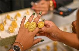 Sone-Chandi ka bhav: लगातार दूसरे दिन सस्ता हुआ सोने-चांदी, MCX पर ₹1,54,800 से फिसला सोने का भाव