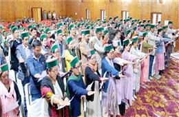Shimla: नव-निर्वाचित पंचायत प्रतिनिधियों को कैबिनेट मंत्री जगत सिंह नेगी ने दिलाई शपथ