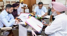 वित्त मंत्री हरपाल सिंह चीमा द्वारा मेथनॉल को विनियमित करने और जहरीली शराब की त्रासदियों को रोकने के लिए तत्काल केंद्रीय कानून बनाने की मांग