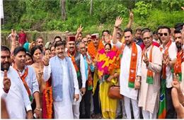 हमीरपुर जिला परिषद में BJP की जीत, अनीता शर्मा अध्यक्ष और गुरदीप सिंह बने उपाध्यक्ष