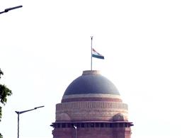 भारत में कतर के पूर्व अमीर खलीफा अल थानी के निधन पर शोक, नई दिल्ली, केरल और मुंबई में आधा झुका तिरंगा