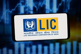 सरकार के हिस्सेदारी बेचने के ऐलान से LIC के शेयरों में बड़ी गिरावट