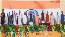 लखनऊ छावनी को मिलेंगी आधुनिक सुविधाएं, राजनाथ सिंह और योगी आदित्यनाथ ने 100 करोड़ रुपए से अधिक की 14 परियोजनाओं की रखी नींव