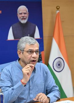 अश्विनी वैष्णव ने रेलवे सुरक्षा, तकनीकी और रखरखाव संबंधी कमियों के सुधार के निर्देश दिए