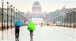 दिल्ली-एनसीआर में बारिश का दौर जारी, मौसम हुआ सुहावना