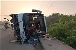 Punjab में यात्रियों से भरी बस पलटी, कंडक्टर समेत 3 की मौ+त