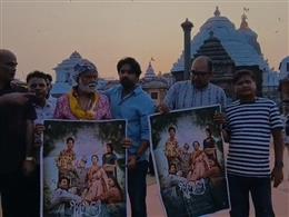 संजय मिश्रा ने पुरी के जगन्नाथ मंदिर में किए दर्शन, अमिताभ बच्चन को भी दीं जन्मदिन की शुभकामनाएं