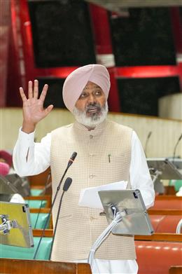 पंजाब विधानसभा ने भगवंत मान सरकार द्वारा लोगों के लिए शुरू की गई सभी जनकल्याणकारी योजनाओं और वित्तीय लाभों की रक्षा के लिए सर्वसम्मति से प्रस्ताव पारित किया