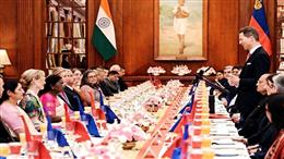 भारत-लिकटेंस्टाइन साझेदारी को नई गति देने पर जोर, राष्ट्रपति मुर्मु ने राजकुमार एलोइस और राजकुमारी सोफी से की मुलाकात