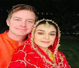 अमेरिका में करवा चौथ मना रहीं प्रीति जिंटा, बोलीं- क्या चांद गायब हो गया है?