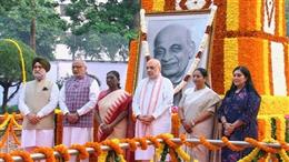 सरदार पटेल जयंती पर राष्ट्रपति, उपराष्ट्रपति और केंद्रीय गृहमंत्री समेत नेताओं ने अर्पित की पुष्पांजलि